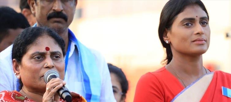 YS Vijayalakshmi Chooses Sharmila Over Jagan