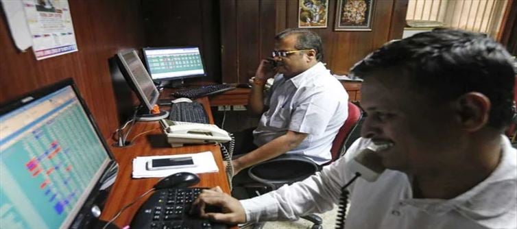 Market Close: Bse index gains 130 points, Nifty ends at 15,856