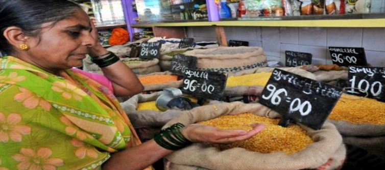 खाद्य पदार्थों की ऊंची कीमतों से अगस्त में महंगाई दर बढ़कर 7 प्रतिशत हुई