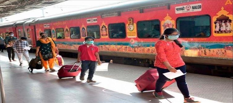 ట్రైన్ టికెట్ బుకింగ్‌లో న్యూ రూల్స్...?