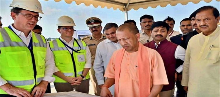 योगी आदित्यनाथ ने जेवर में नोएडा अंतरराष्ट्रीय हवाई अड्डे की प्रगति का निरीक्षण किया