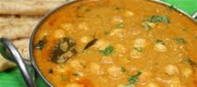 Chana Kurma / Kondakadalai Kurma – South Indian Style Recipe