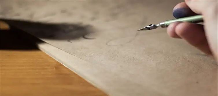 వాళ్లిద్దరు ఇంట్లో నగ్నంగా ఉంటారు.. బాలిక లేక సంచలనం?