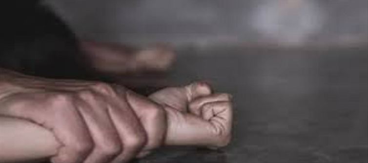 सूरत में एक शख्स पर अपनी गर्लफ्रेंड से कथित तौर पर रेप करने का मामला दर्ज किया गया है