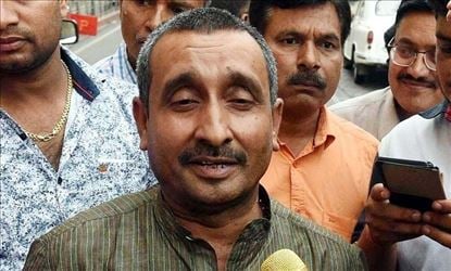উন্নাও ধর্ষণকাণ্ডে মূল অভিযুক্ত বিজেপি বিধায়ককে এখন ঝেড়ে ফেলতে মরিয়া বিজেপি