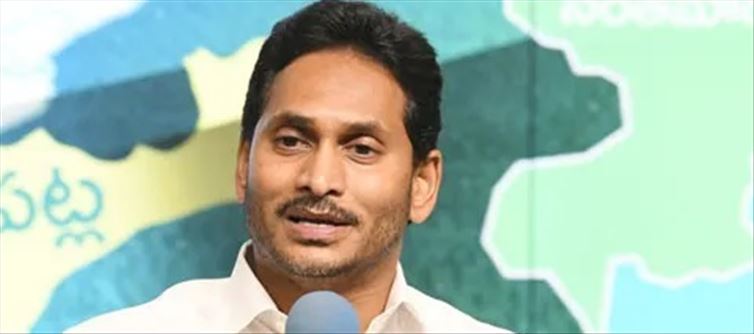 తిరుపతి ఘటనపై జగన్ రాజకీయం చేస్తున్నారా?