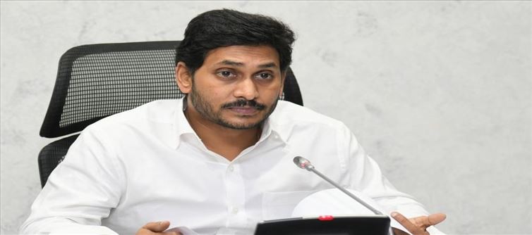 ఆ ఉద్యోగుల గుండెల్లో దడ పుట్టిస్తున్న జగన్..?