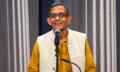 নোবেল জয়ী বঙ্গ সন্তানকে উচ্ছ্বাসভরে স্বাগত জানাল কলকাতা , দমদম বিমান বন্দর থেকেই আবেগে ভেসে বালিগঞ্জে ফিরলেন অভিজিত , রাজ্য সরকারের পক্ষে স্বাগত জানালেন ফিরহাদ হাকিম