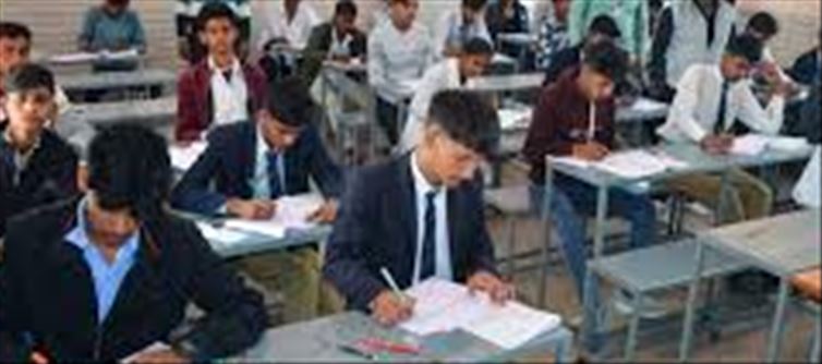 2.72 lakh students skipped Hindi exam on the first day!