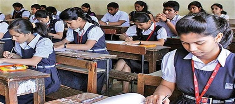 CBSE कक्षा 10, 12 बोर्ड परीक्षा का मूल्यांकन घर पर शिक्षकों द्वारा किया जाना है: HRD मंत्री