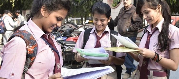 CBSE ने क्लास 9 से 12 के लिए 30% तक सिलेबस में कटौती की, मुख्य अवधारणाओं को बनाए रखा