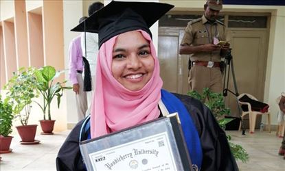 NRC-এর প্রতিবাদ করায় বিশ্ববিদ্যালয়ের সমাবর্তন অনুষ্ঠানে ঢুকতে পারলেন না পড়ুয়া, প্রতিবাদে সোনার মেডেল প্রত্যাখ্যান করলেন!