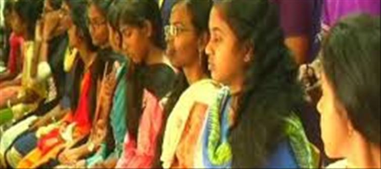 పేదింటి సరస్వతులకు స్కాలర్ షిప్.... దరఖాస్తుకు చివరి తేదీ అక్టోబర్ 31