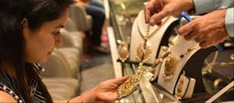 స్వల్పంగా పెరిగిన బంగారం ధరలు..వెండి అదే దారిలో..!!