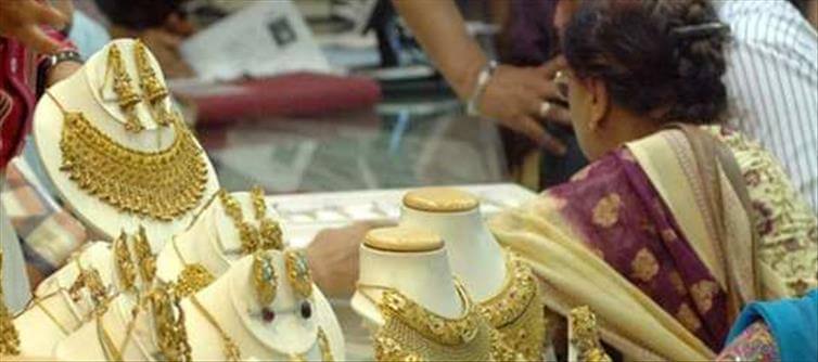 పసిడి ప్రియులకు ఝలక్.. వెండి ధర జిగేల్..!