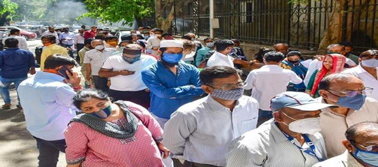 भारत में कोरोनावायरस की दूसरी लहर अप्रैल के मध्य तक बढ़ सकती है: वैज्ञानिक