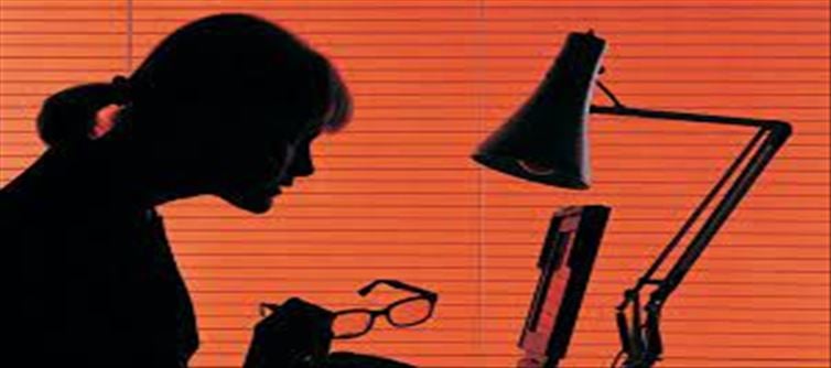 Does reading in dim light damage your eyesight?