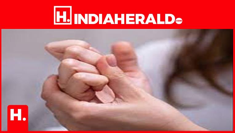 Knuckle cracking - How harmful to health?...