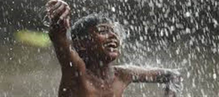 Is bathing in the rain harmful to health?