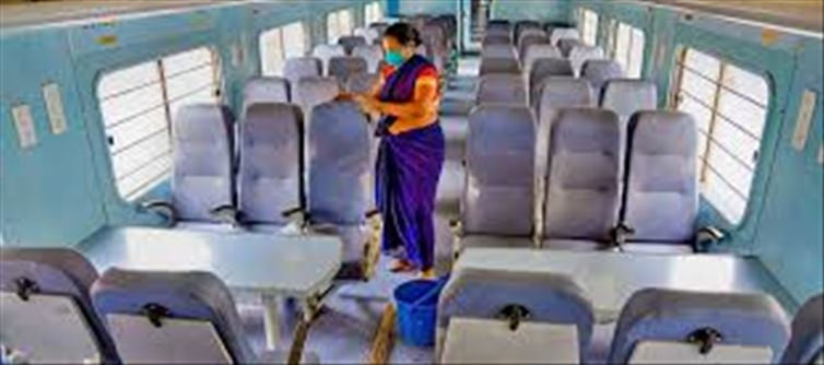 സംസ്ഥാനത്ത് തിങ്കളാഴ്ച മുതൽദീർഘദൂര ട്രെയിൻ സര്‍വീസുകൾ ആരംഭിക്കും