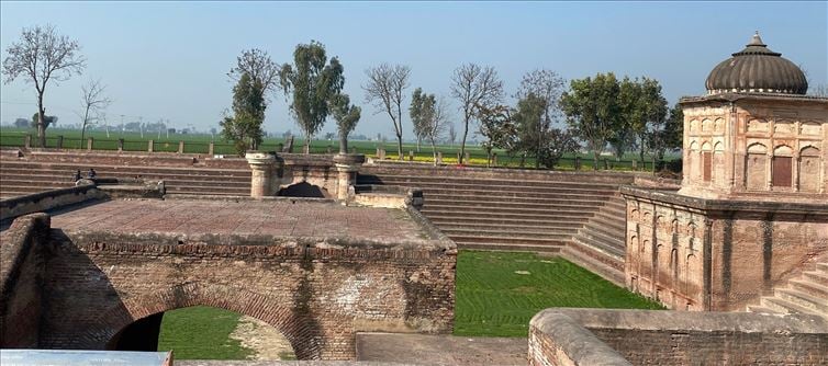 Of love throughout borders at pul moran