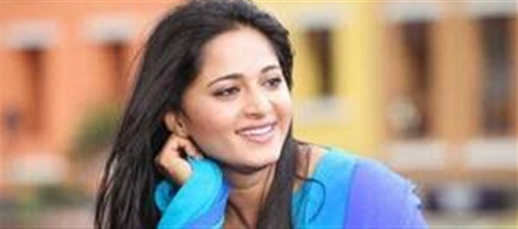 "అనుష్క"ను ఫాలో అవుతున్న సీనియర్ బ్యూటీస్..?
