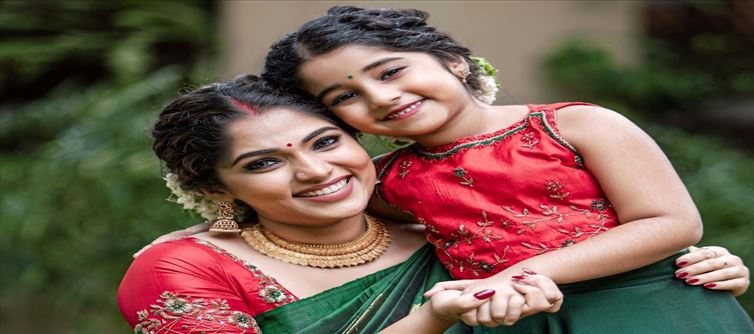 കൺമണിയെക്കുറിച്ച് മുക്ത പറയാണ് നൂറു നാവ്!