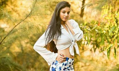 Bigg Boss Tharshan pairs with Sanam Shetty!