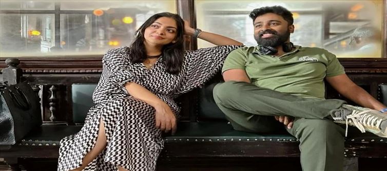 നിമിഷിനെ ആദ്യം കണ്ടത് പത്ത് വർഷം മുൻപ്: കല്യാണം അടുത്ത വർഷമോ എന്ന് ആരാധകരും!