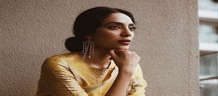 തനിക്ക് പകരം ഒരു നായയെ കൊണ്ടുവന്ന് അഭിനയിപ്പിച്ചു; ശോഭിത ധൂലിപാല!