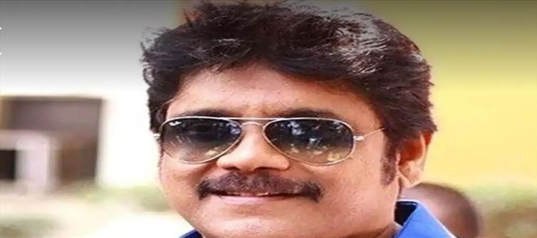 అలాంటి సినిమాలకి దూరంగా ఉండమని మొత్తుకుంటున్న నాగార్జున అభిమానులు...!!