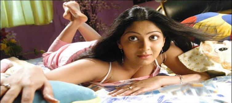 అప్పట్లో ఓ ఊపు ఊపేసిన ఎన్టీఆర్ హీరోయిన్ ఇప్పుడేం చేస్తుందో తెలుసా...?