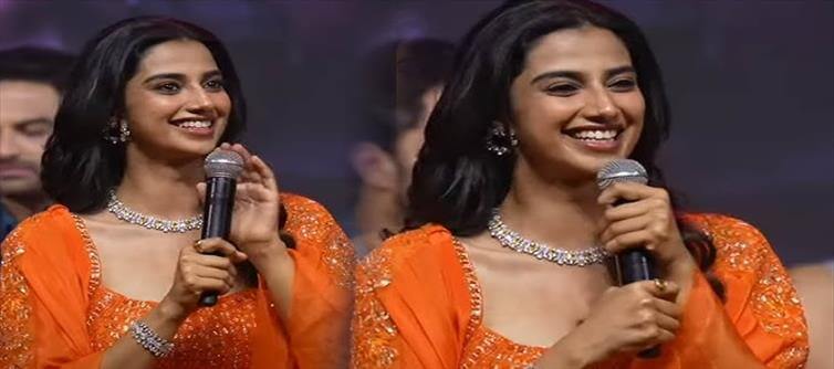 "ఆ హీరోయిన్స్ లా కాదులేండి".. టంగ్ స్లిప్ అయిన మీనాక్షి చౌదరి..!