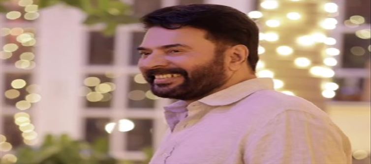 മമ്മൂട്ടിയുടെ പുതിയ ഫോട്ടോ പങ്കിട്ടു ഫോട്ടോഗ്രാഫർ: ആ രാജകീയമായ ചിരി ഒരിക്കലും തിരിച്ചെടുക്കാനാവില്ല എന്ന് ആരധകരും!