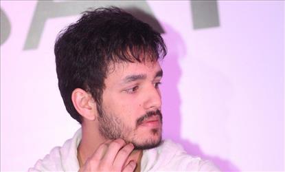 Sentiment favouring Akhil Success