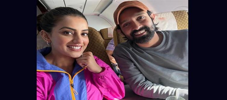 Akshara Singh met Pankaj and Vikrant in the plane!