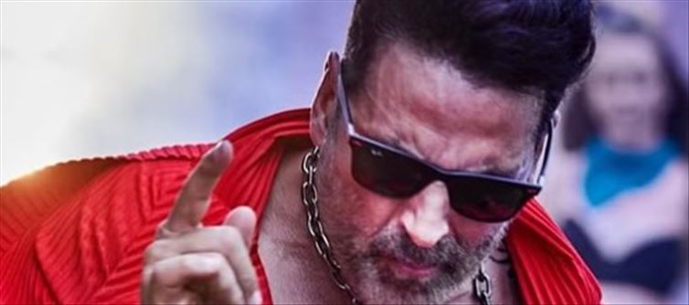 Akshay Kumar talked about doing dangerous stunts by himself in the film!!