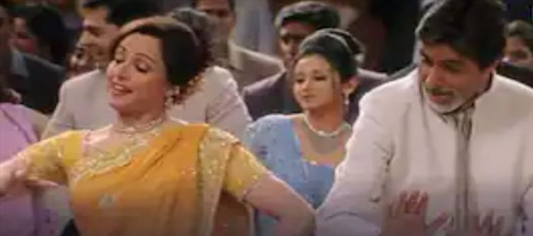 Amitabh Bachchan and Hema Malini's romantic scenes in this film ..?