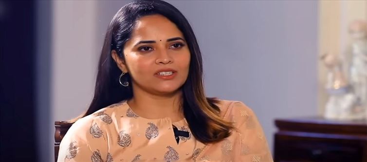 నిజజీవితంలో నేను అలాంటి దాన్ని కాదు.. కేవలం సినిమాల్లో మాత్రమే అంటున్న అనసూయ..!?