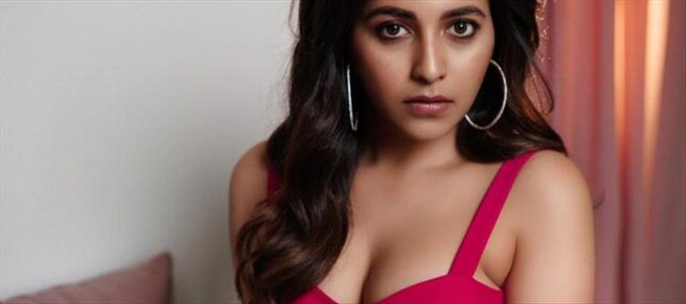 Anjali Puts The Gram On Fire With Never-Before Look