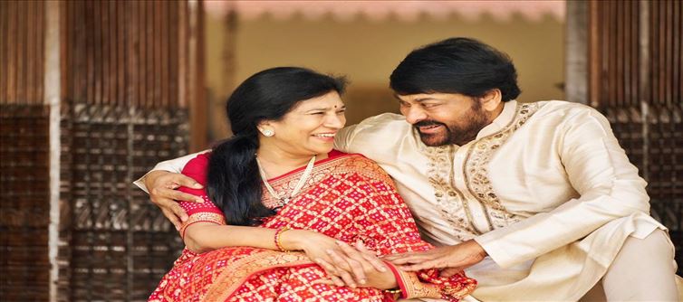 చిరు భార్య సురేఖకు రామ్ చరణ్ కంటే ఆ హీరో అంటేనే ఇష్టమా.. అసలు కారణం ఇదే..?