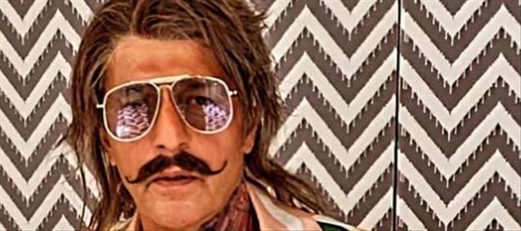 Chunky Pandey used to work as a part-time car dealer??