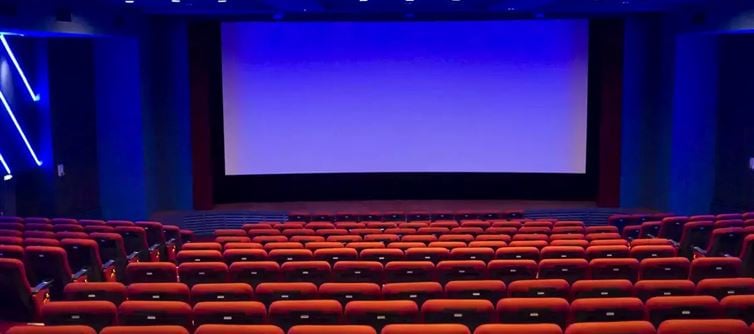 భవిష్యత్తులో పిల్లలకు థియేటర్ అంటే మ్యూజియంలా చూపించాలా...?