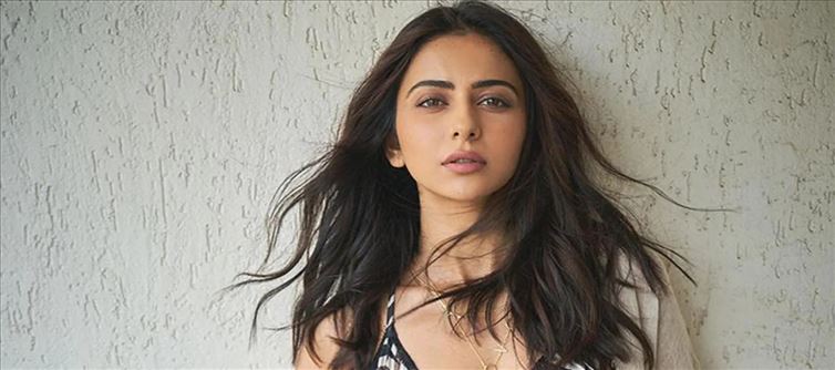 Colorful Rakul Grabs Attention - PIC TALK