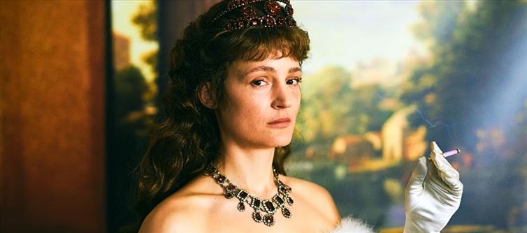 Corsage Review - A Dark and Dreamy Fairytale