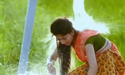 அடுத்தடுத்து சிக்ஸர் அடிக்கும் சாய் பல்லவி