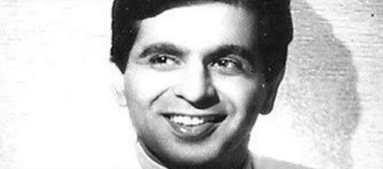 विदाई दिलीप कुमार : पूरे राजकीय सम्मान के साथ अंतिम संस्कार