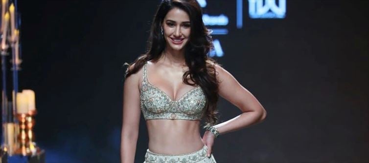 Disha Patani in heavy ivory lehenga and choli grabs all attention at LFW 2023