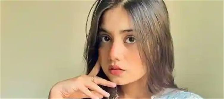 Dolly Javed follows footsteps of her sister Urfi Javed??