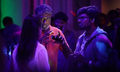 ”பாத்ரூமுக்குள்ளேயே படமாக்கப்பட்ட முக்கால்வாசி படம் ; த்ரில்லிங்கில் மிரட்ட போகும் ‘ரூம்’ ”